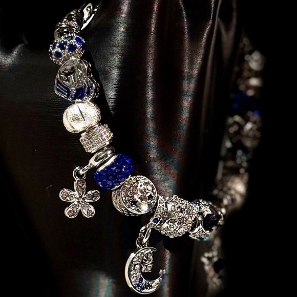 Elegant Silver and Blue Charm Bracelet - Picture 4 of 5